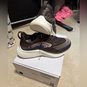 APL Iconic Women's Brown Techloom Wave Athletic Sneakers fits 6.5-7, New in Box